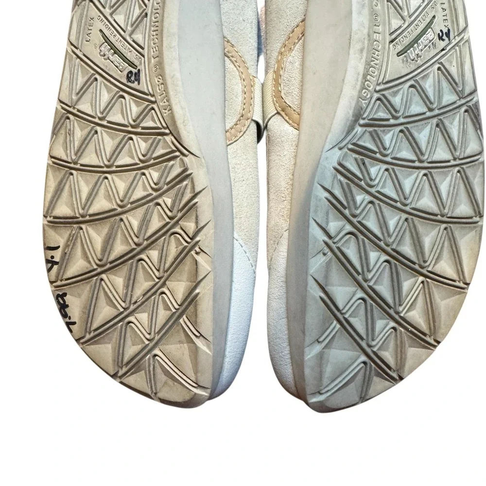 Earth Shoes Womens Size 6B Cream Beige Intrigue Leather Mary Jane Comfort‎ Flats